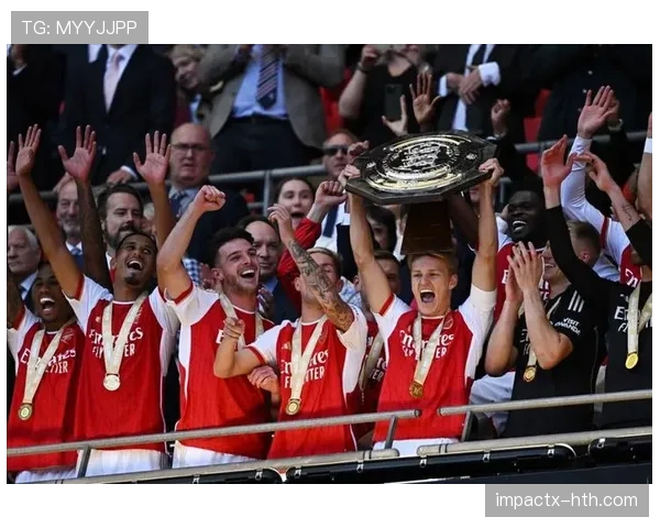 杰克·罗兹闪耀英超赛场，强势表现助球队冲击冠军