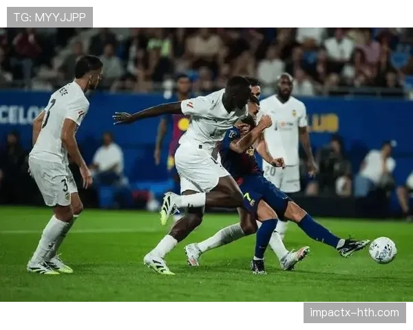 巴列卡诺点球英雄再现，状态回暖助球队锁定胜局